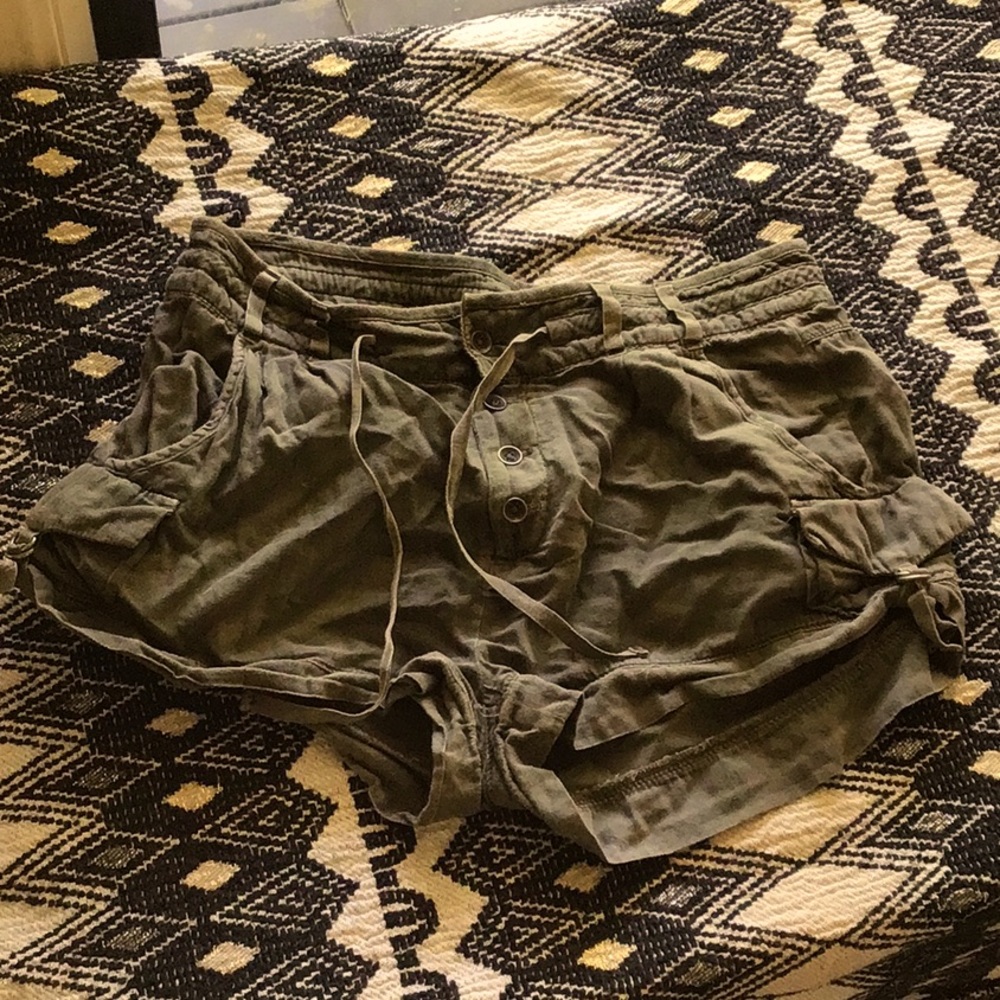 Free People Army Green Cargo Shorts size 4 Super cute! Button closure and ties!
